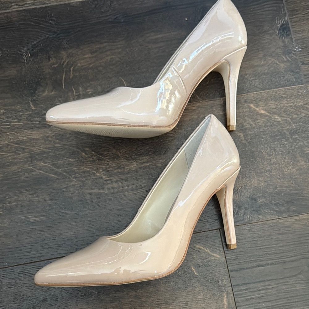 Nine West Women's Nude Pumps - Picture 3 of 3